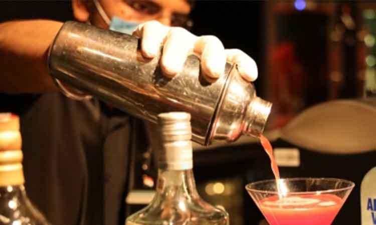 Delhi-government-in-preparation-to-allow-bars-to-serve-liquor-till-3-a.m.