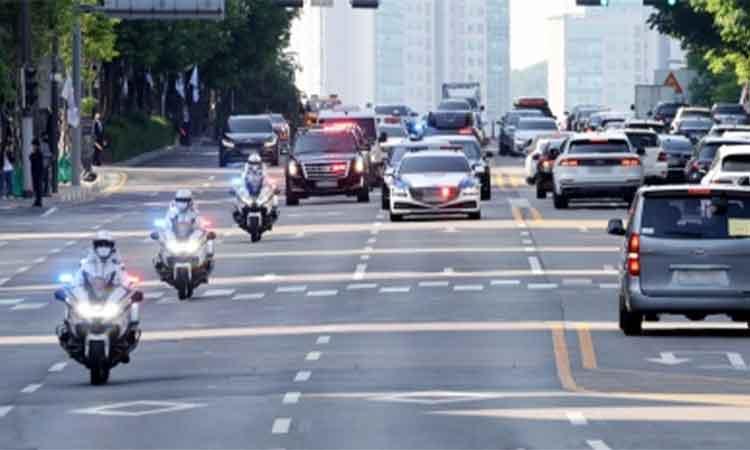 Yoon-makes-first-commute-to-work-in-motorcade