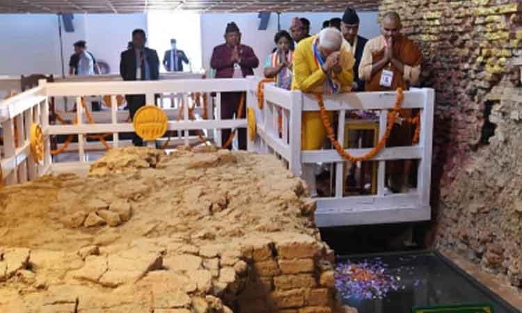 Modi-offers-prayers-in-Lumbini-Maya-Devi-Temple
