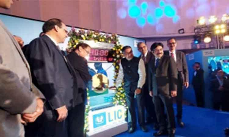 Much-awaited-LIC-lists-with-discount-of-over-8-%