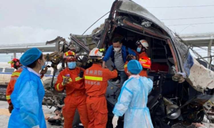 bullet-train-derails-in-China