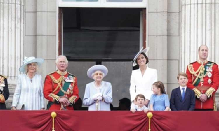 Queen-Elizabeth-II-serving-after-70-yr-reign
