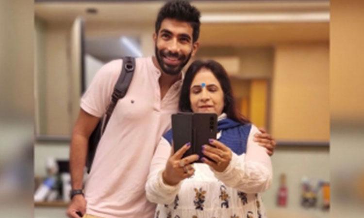 Jasprit-Bumrah-Mother