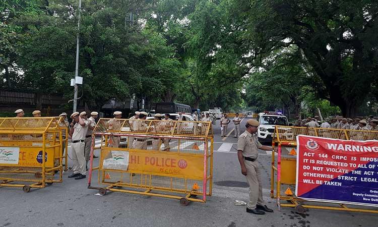 Delhi-Police-Checking