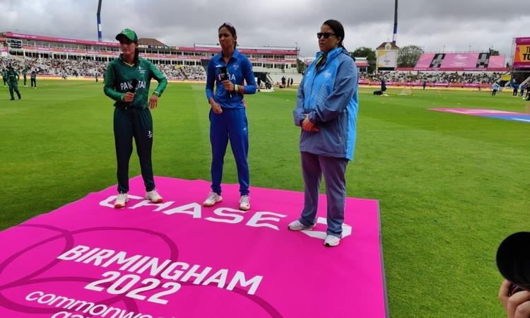 India-Pakistan-Women-team-Captians
