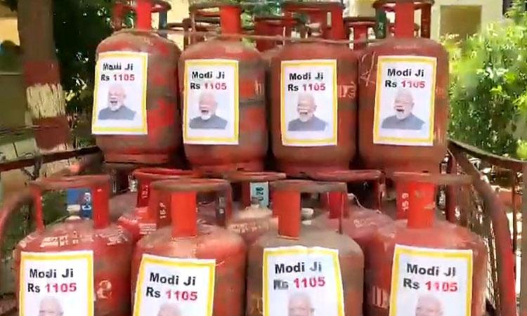 PM-Modi-LPG-Cylinders