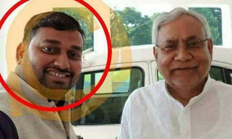 Bihar-minister-viral-photo