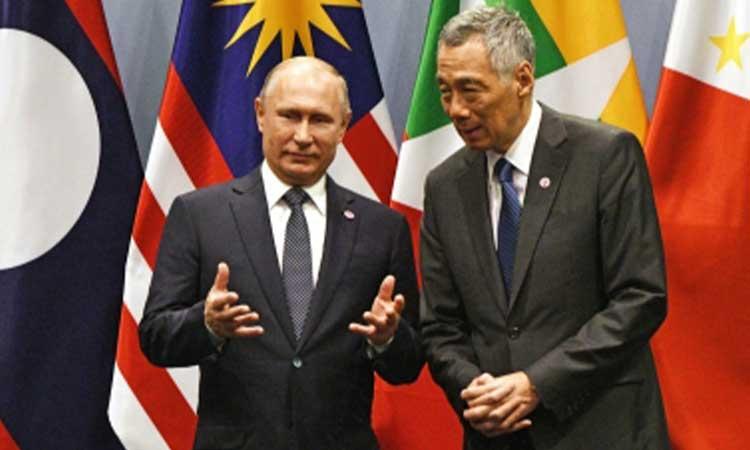 Russian-President-Vladimir-Putin-and-Singapore-Prime-Minister-Lee-Hsien-Loong