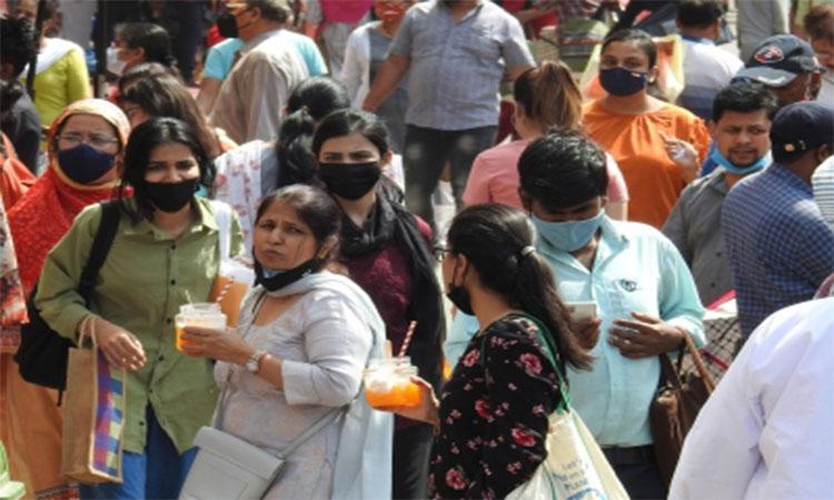 not-wearing-mask-public-places-in-Delhi