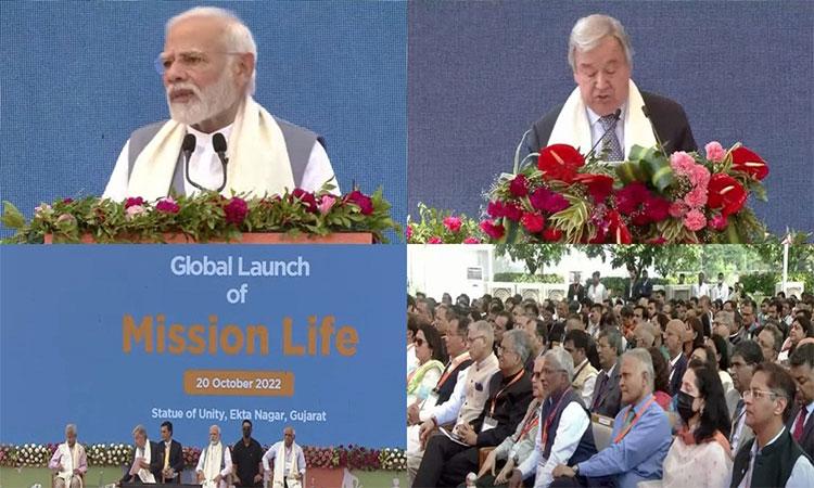 Prime-Minister-Narendra-Modi-addressing-gathering-dignitaries-at-the-launch-of-Mission