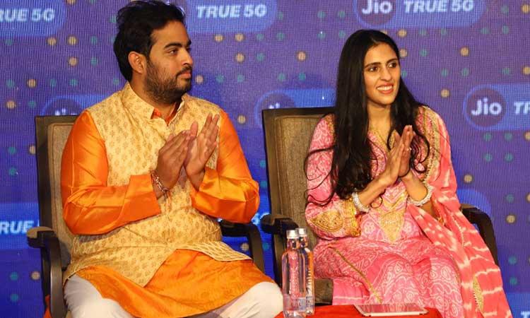 Akash-Ambani-his-Wife