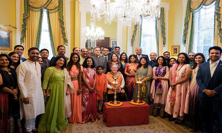Texas-Governor-celebrates-Diwali-with-Indian-Americans