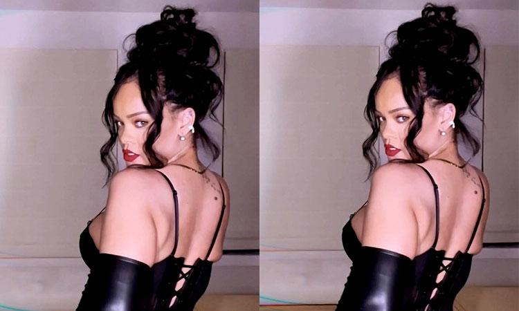 Rihanna-Singer