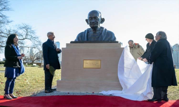 Mahatma-Gandhi-PM-Modi