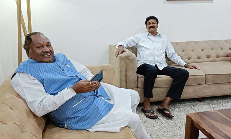 Ramesh-Jarakiholi-KS-Eshwarappa