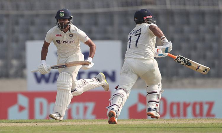 2nd-Test-Day-2-Pant-Iyer-slam-counter-attacking-fifties-leave-India-on-the-verge-of-taking-lead