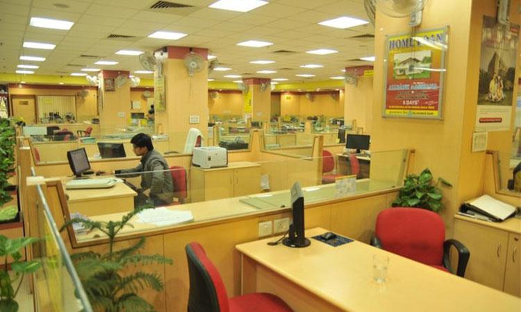 Bank-employee