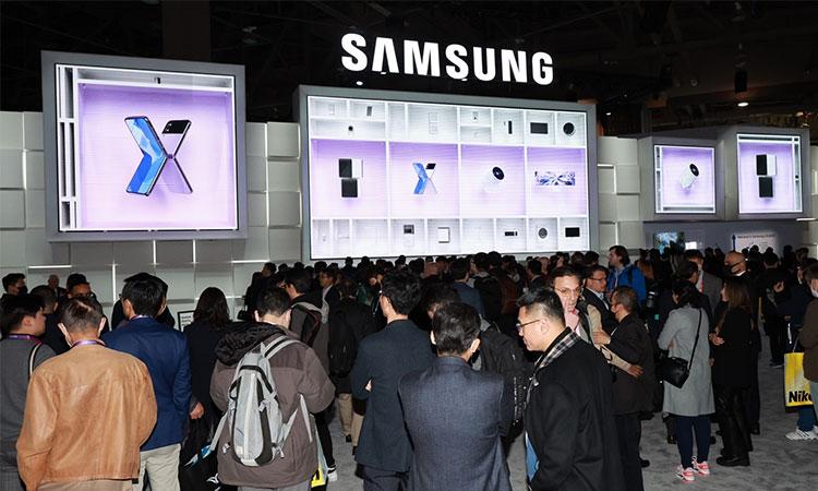 Visitors-wait-to-enter-the-Samsung-Electronics-booth-at-CES-2023-in-Las-Vegas