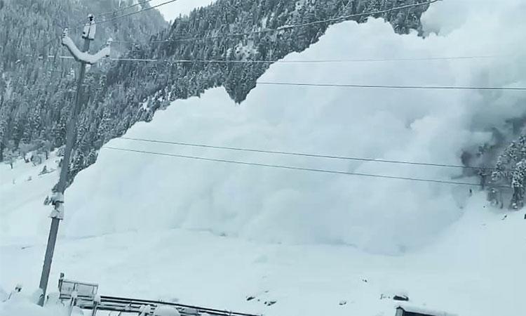 One killed-one-missing-as-two-avalanches-hit-Sonamarg-in-J-K