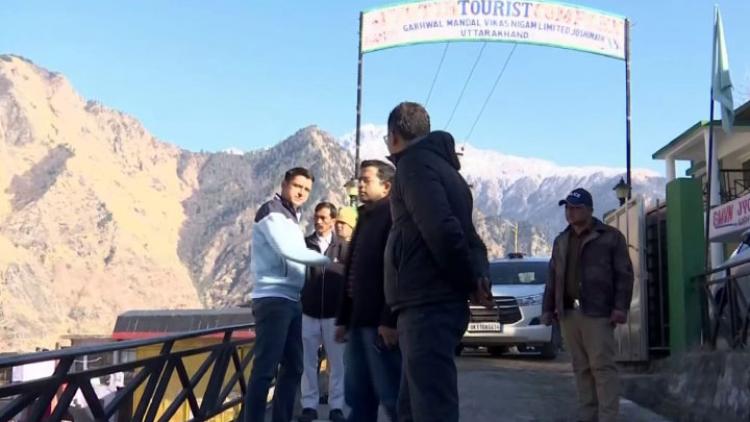 PMO-team-visits-Joshimath-slight-increase-in-cracks.