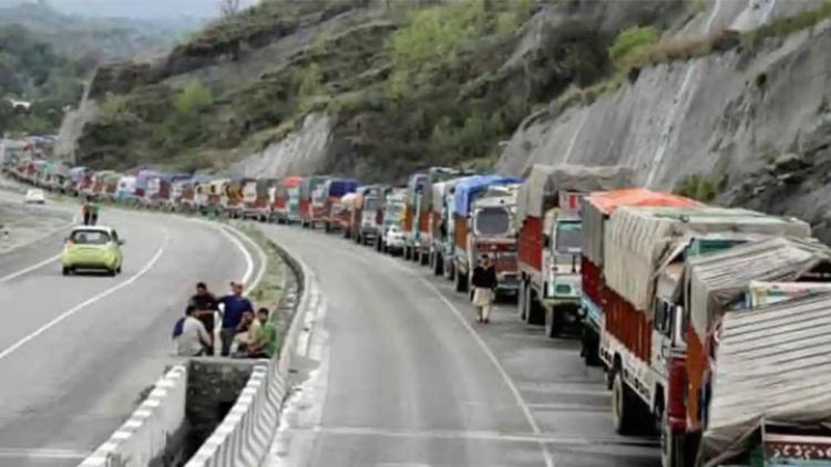 Jammu-Srinagar-National-Highway-closed-for-traffic