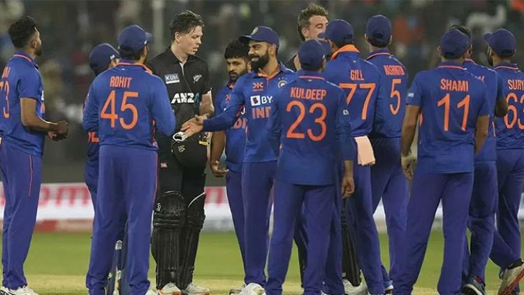 India-penalised-60%-match-fee-for-slow-over-rate-in-first-ODI-win-over-New-Zealand