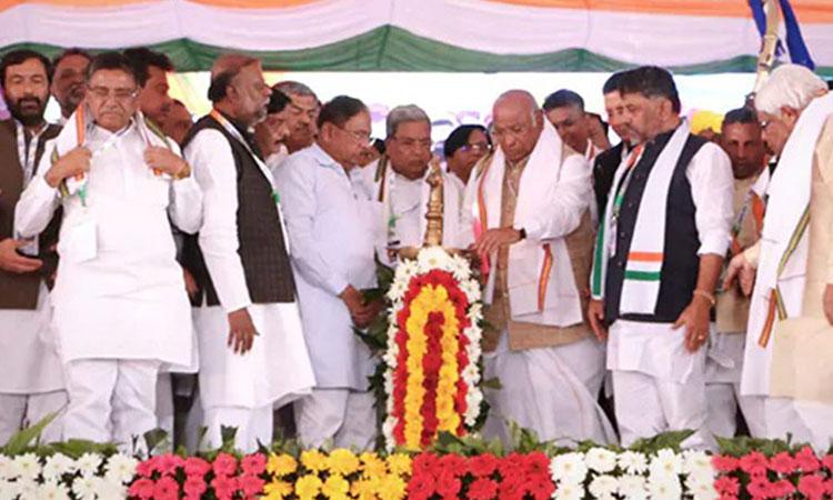 Congress-to-counter-polarisation-politics-with-40%-cut-charge-free-power-promise