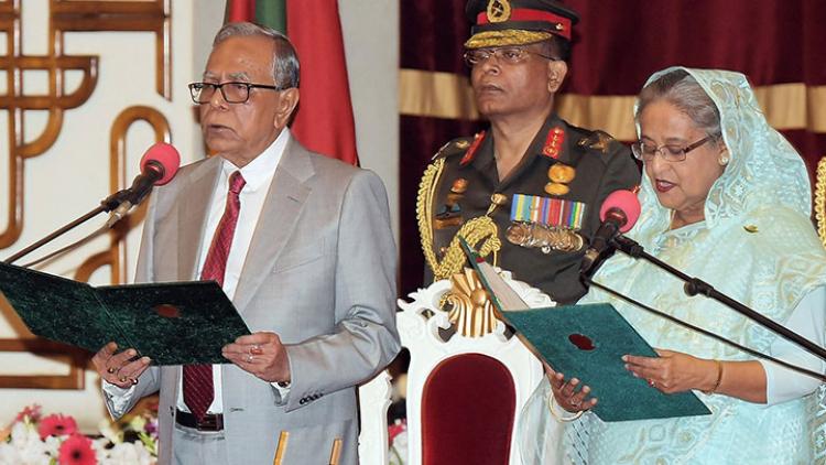 Sheikh-Hasina-(R)-takes-oath-during-swearing-in-ceremony-in-Dhaka