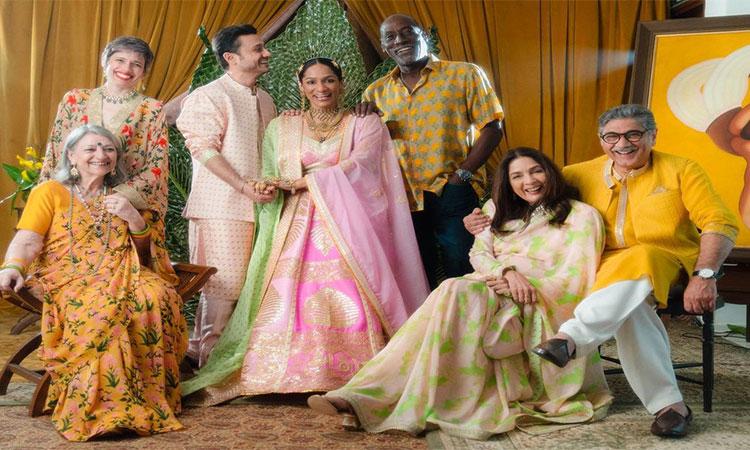 Neena-Gupta-husband-Vivek-ex-Vivian-Richards-come-together-on-Masabas-wedding-day