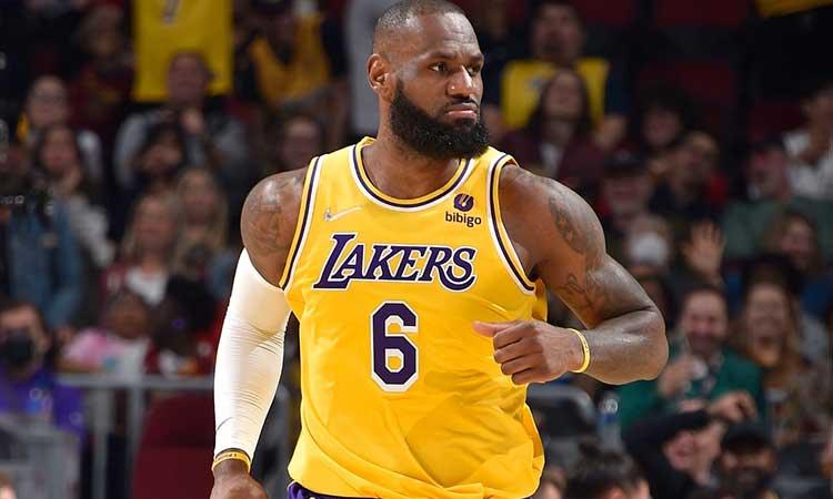 LeBron-James-agrees-to-two-year-contract-extension-with-Lakers-Reports