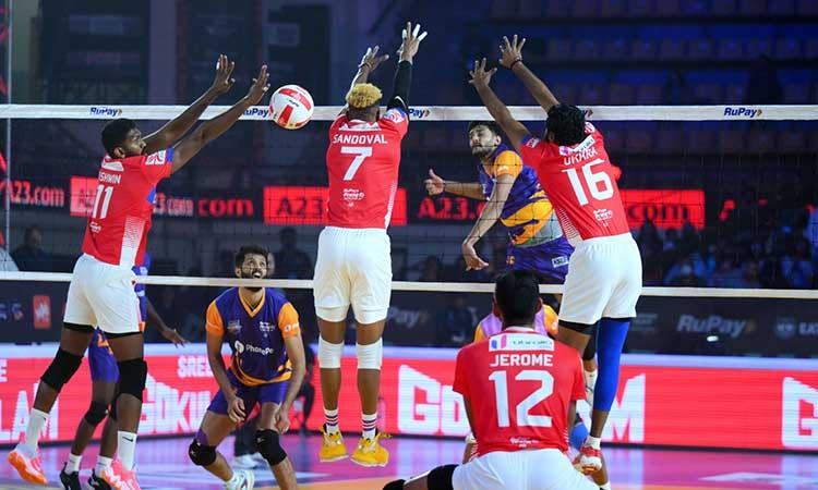 Prime-Volleyball-League-Calicut-Heroes-come-back-to-pick-stunning-win-over-Mumbai-Meteors