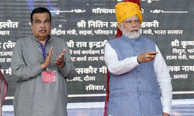 Prime-Minister-Narendra-Modi-with-Union-Minister-Nitin-Gadkari