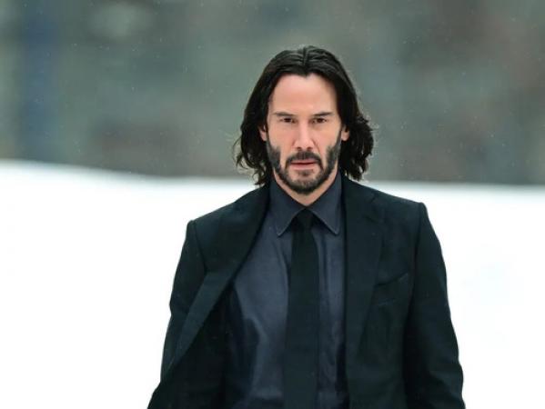 Keanu Reeves took the first 'red pill' on the sets of 'The Matrix'