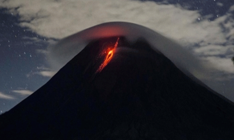 Mount-Merapi-volcano-erupts-in-Indonesia