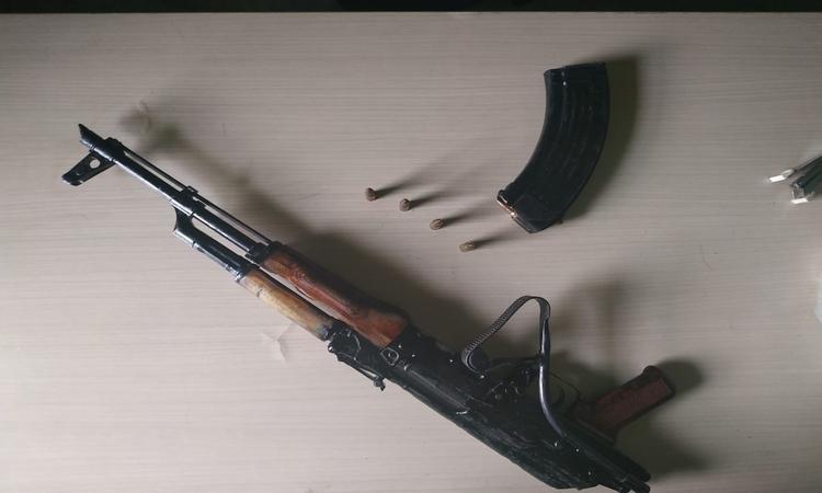 AK-47-assault-rifles-recovered-from-Imran-Khan's-mansion-in-Lahore