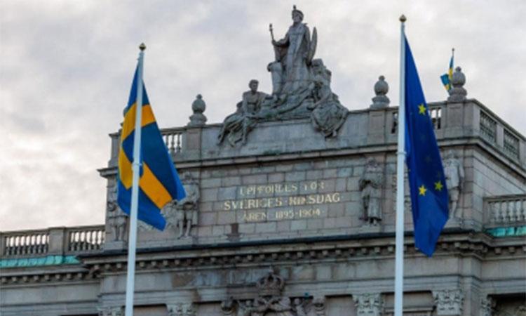 EU-And-Sweden-Flags