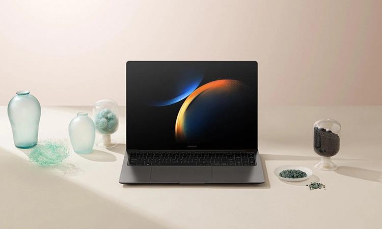 Samsung-MacBook-OLED-panels