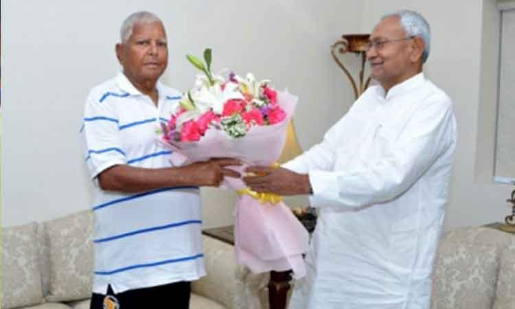 Nitish-Kumar-met-with-Lalu-Prasad-in-New-Delhi