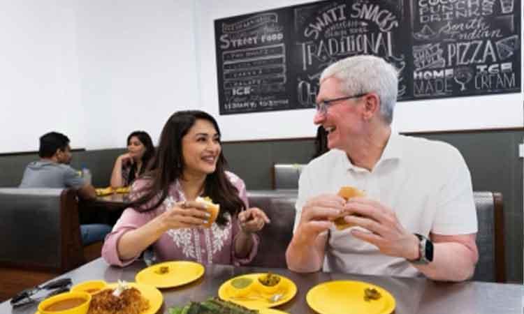 Tim-Cook-with-Madhuri-Dixit