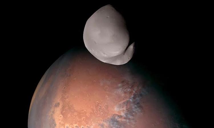 Mars-moon-Deimos