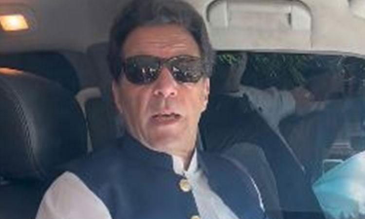 इमरान खान का दावा, हिरासत में लाठियों से पीटा गया- Imran Khan claims, was beaten with sticks in custody