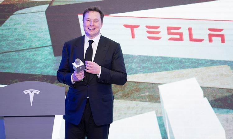 Elon-Musk-Tesla-factory