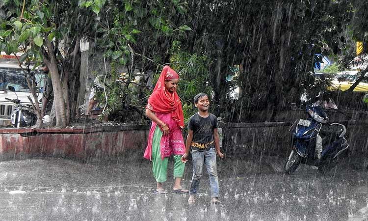 IMD-predicts-heavy-rainfall-in-10-states