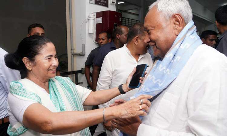 Mamata-Banerjee-meets-Nitish-Kumar