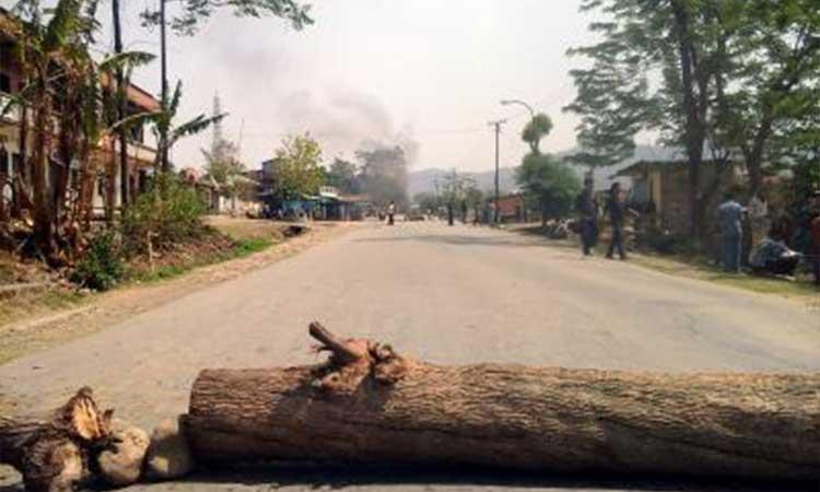 Women-activists-in-Manipur-deliberately-blocking-routes,-interfering-in-security-forces-operations
