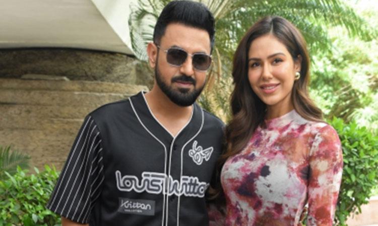 Gippy-Grewal-Sonam-Bajwa