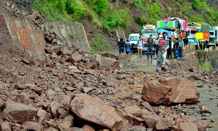 Jammu-Srinagar-highway-blockade