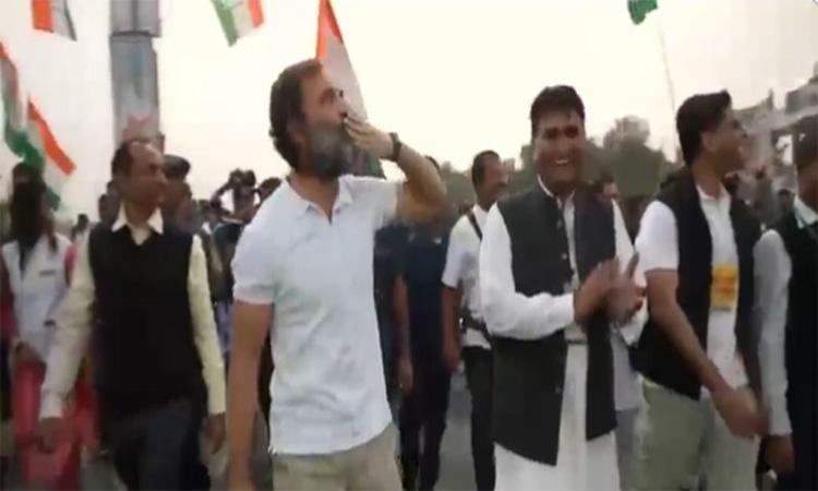 Rahul-Gandhi-Flying-Kiss