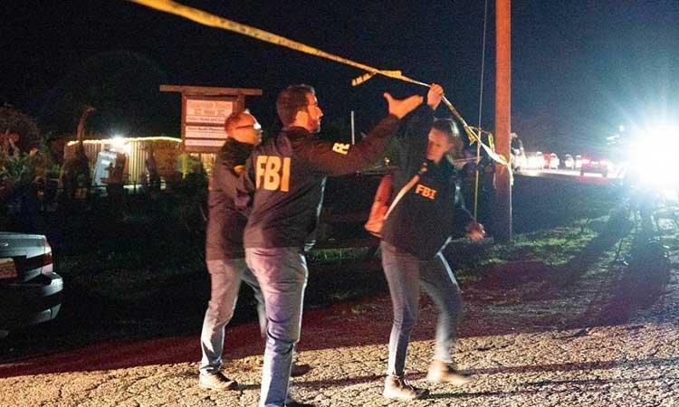 FBI-officers