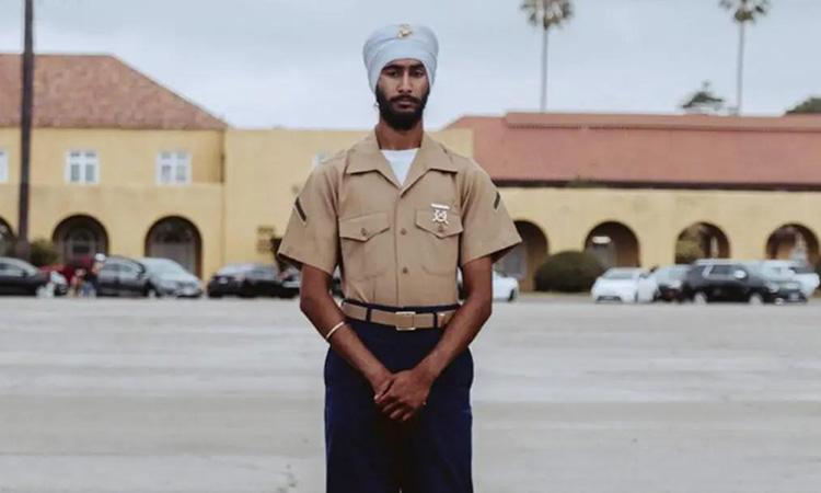 Sikh-graduates-US-Marine-boot-camp-with-articles-of-faith